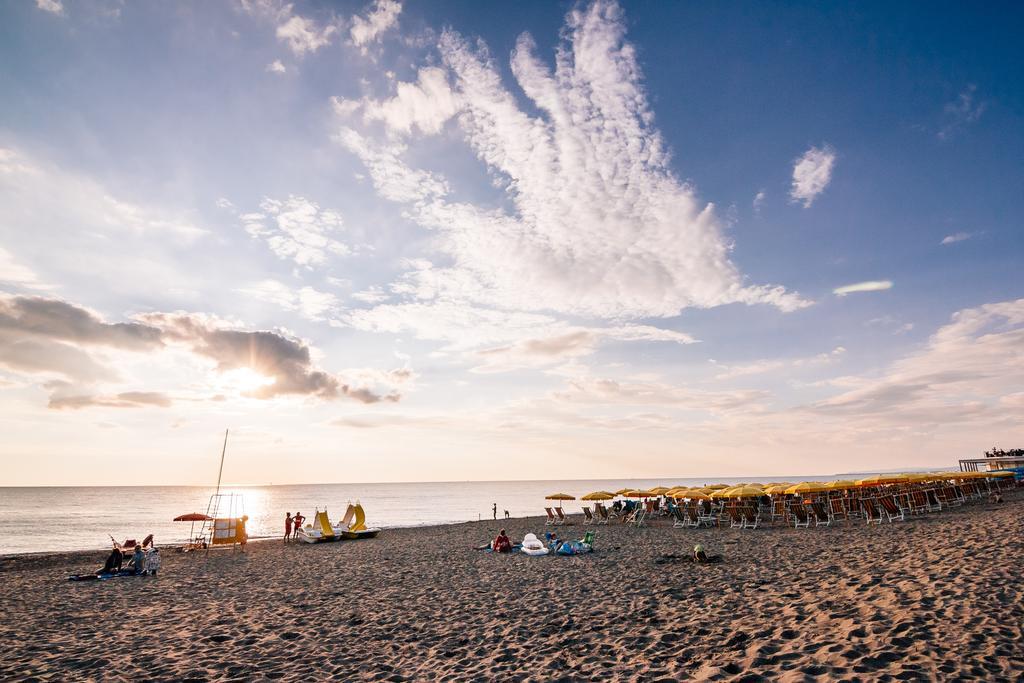 Camping Casa Di Caccia Hotel Marina Di Bibbona Buitenkant foto